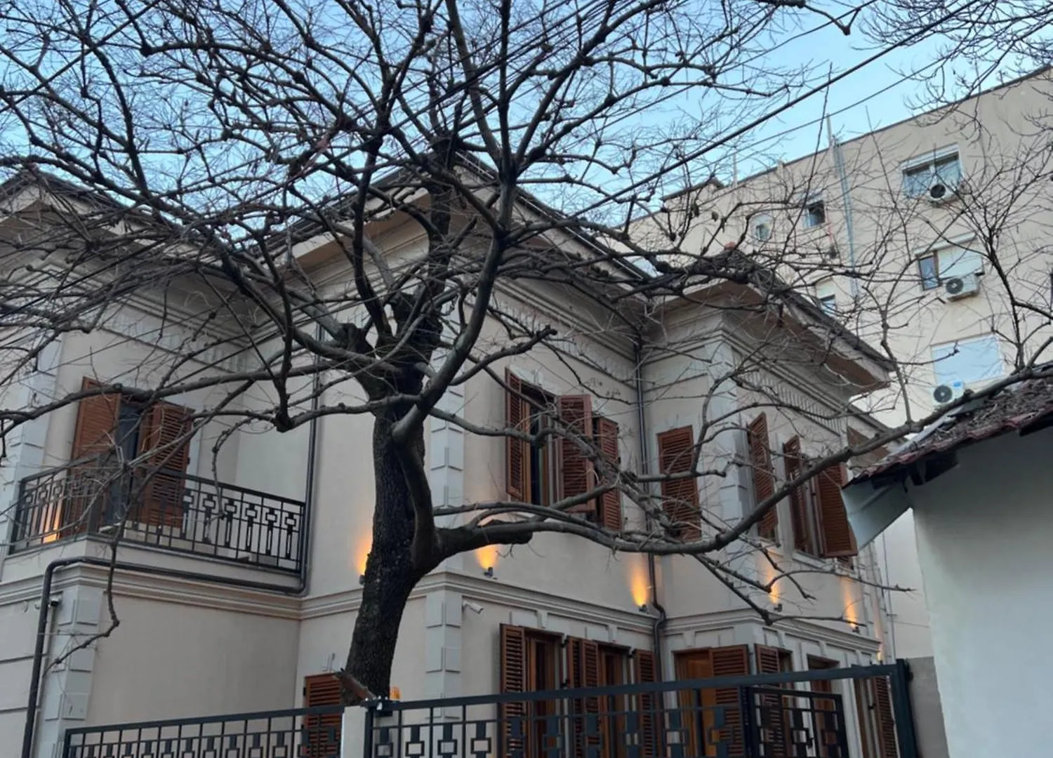Faces & Places Boutique Hotel Τίρανα