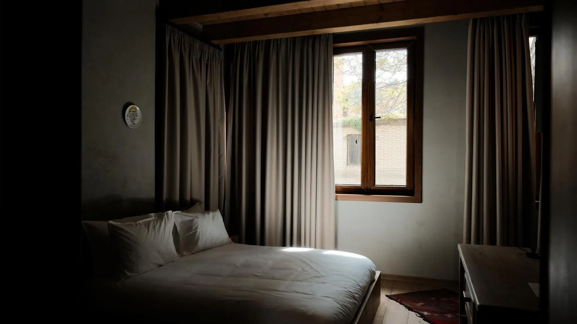 Faces & Places Boutique Hotel Τίρανα