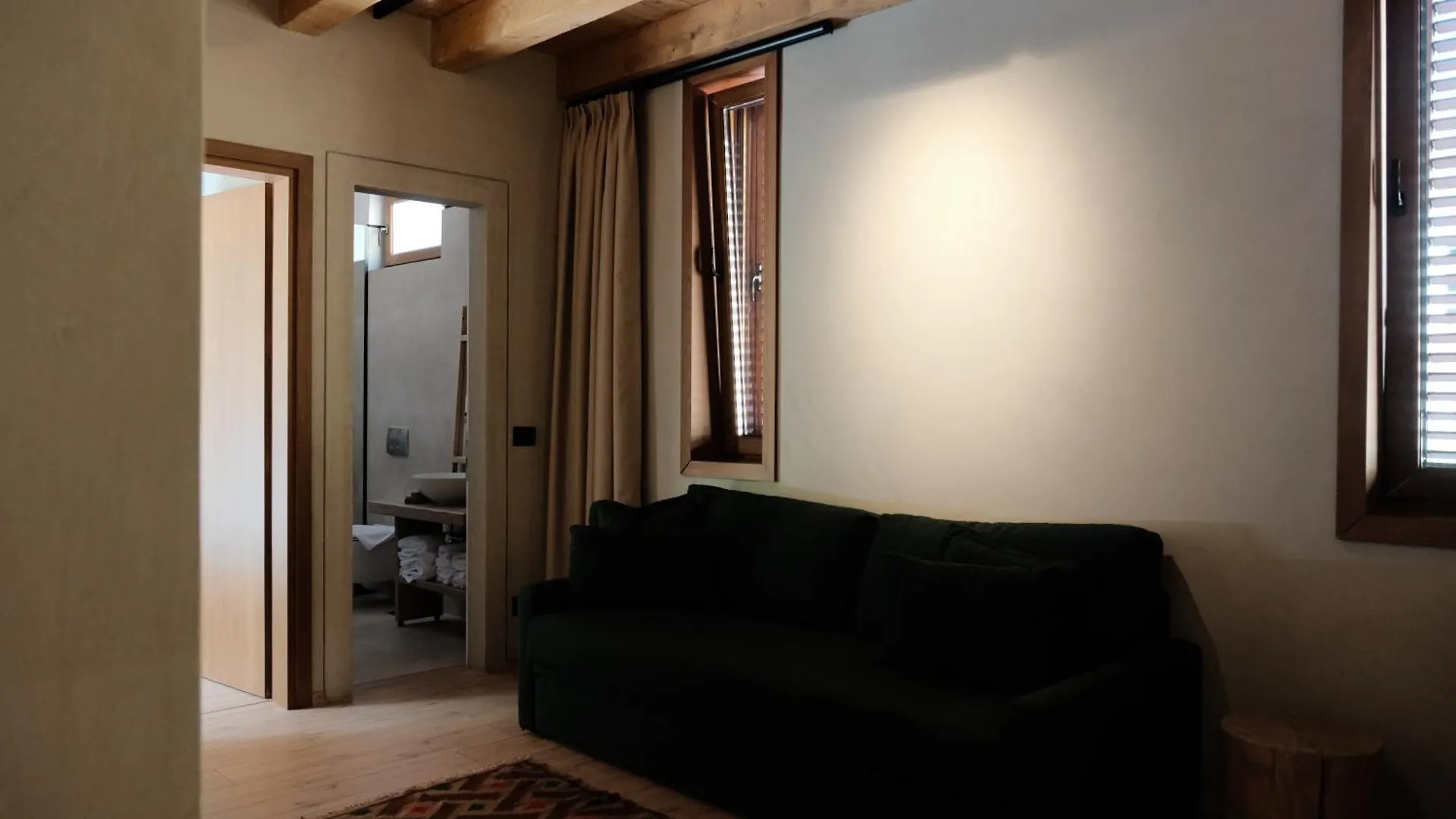 Faces & Places Boutique Hotel Τίρανα