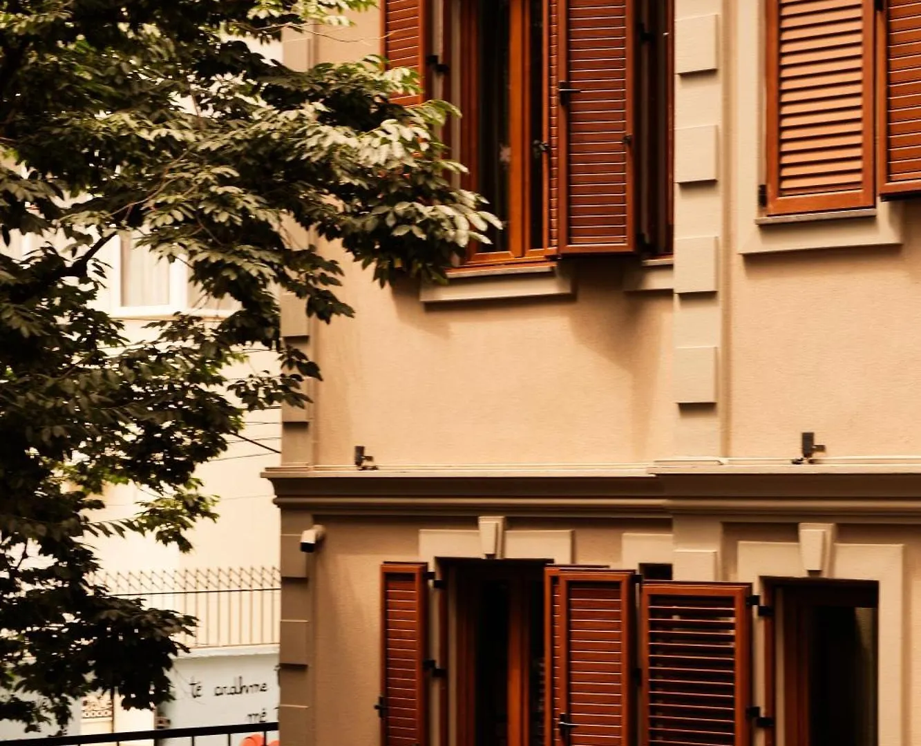 Faces & Places Boutique Hotel Τίρανα