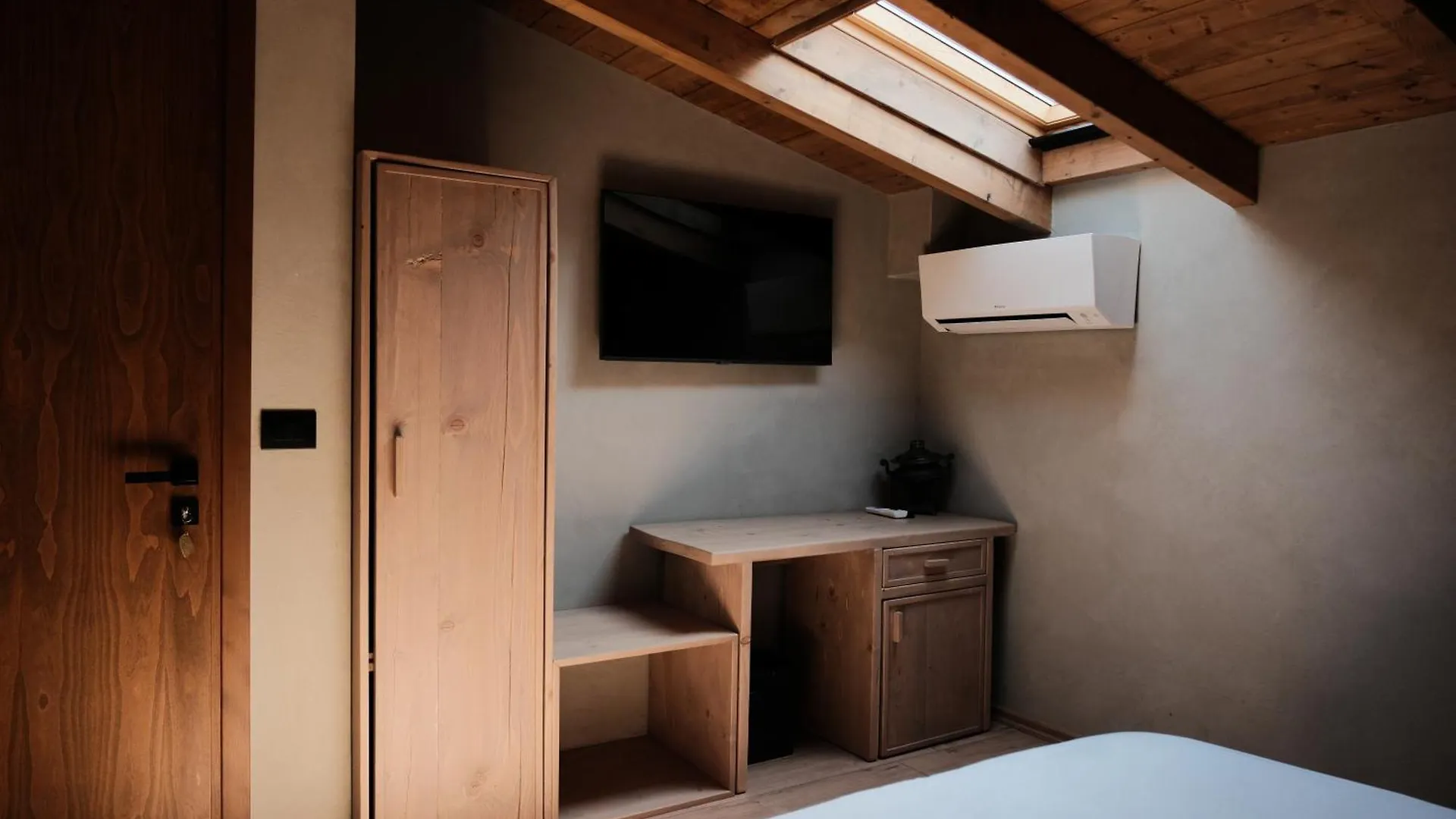 Faces & Places Boutique Hotel Τίρανα