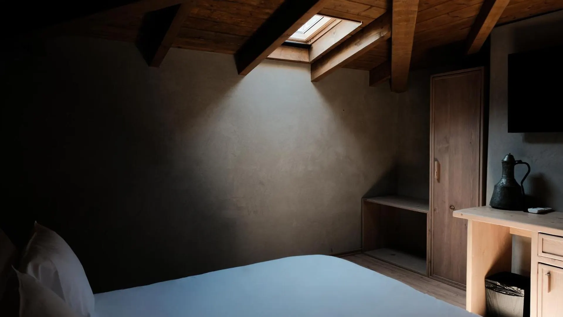 Faces & Places Boutique Hotel Τίρανα